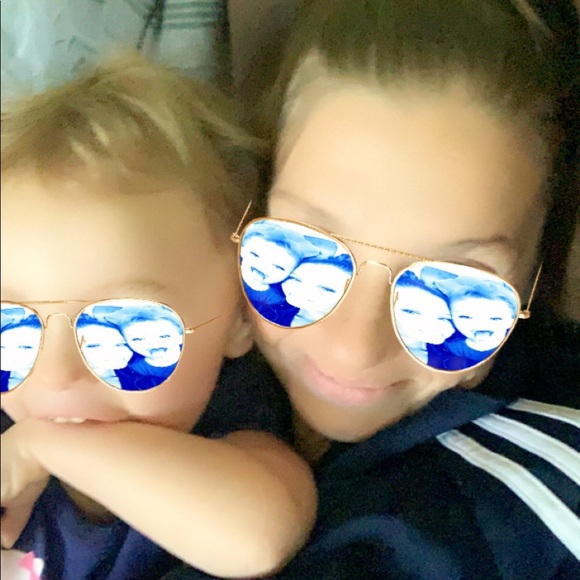 Meet your Posher, Vickie - Picture 1 of 1